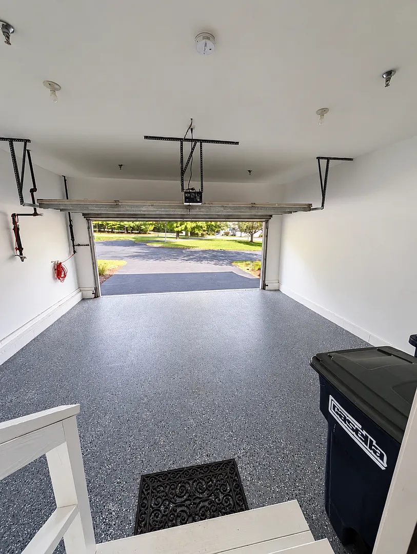 Spacious 3-Bedroom Condo with Garage — Photo 2