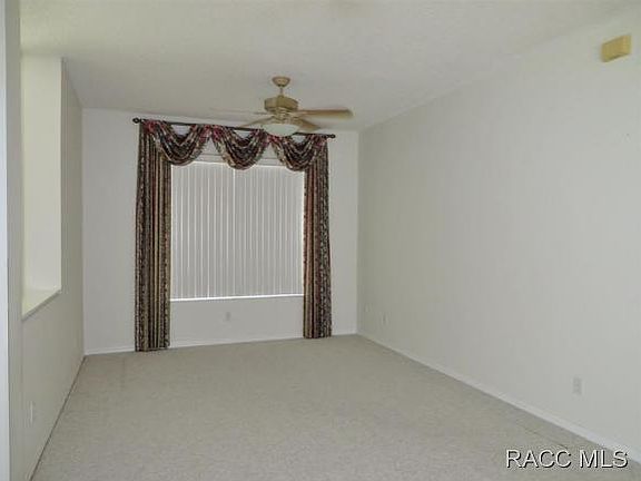 4th image of 11 Cypress Blvd W