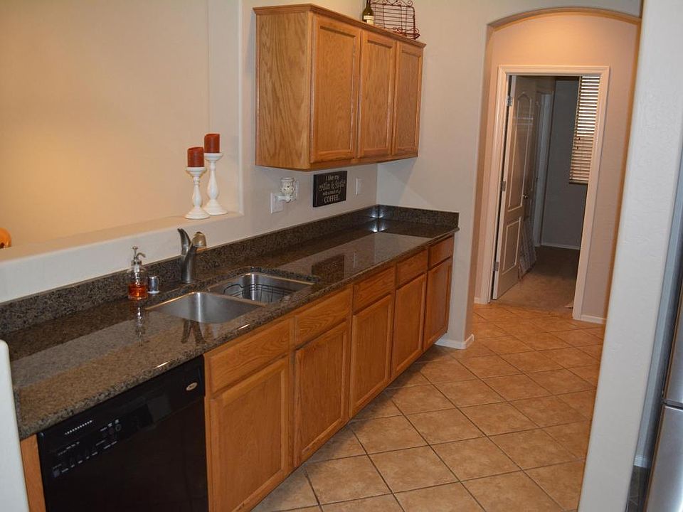 1st image of 1024 E Cantebria Dr