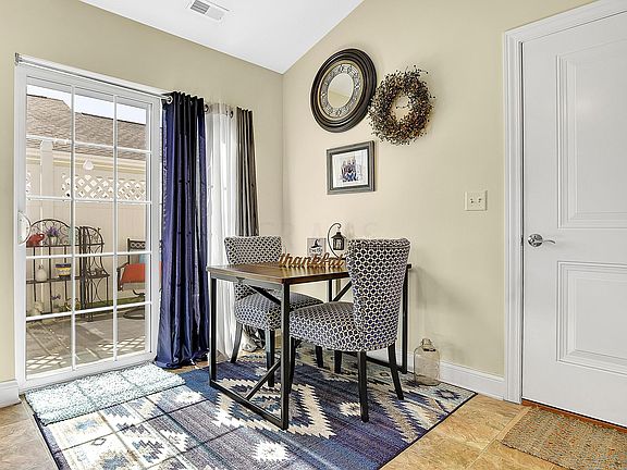 5th image of 901 Cumberland Meadows Cir
