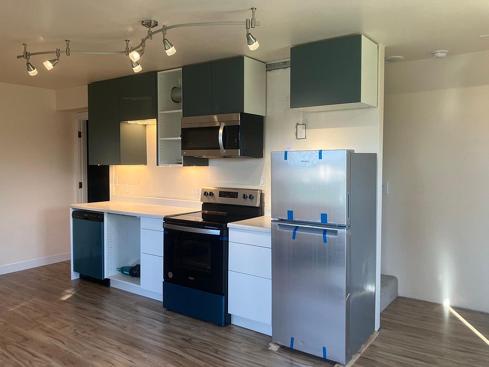 Efficiency kitchen with all new appliances and cabinets
