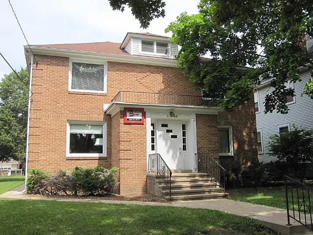 1126 Vilas Ave — Photo 2