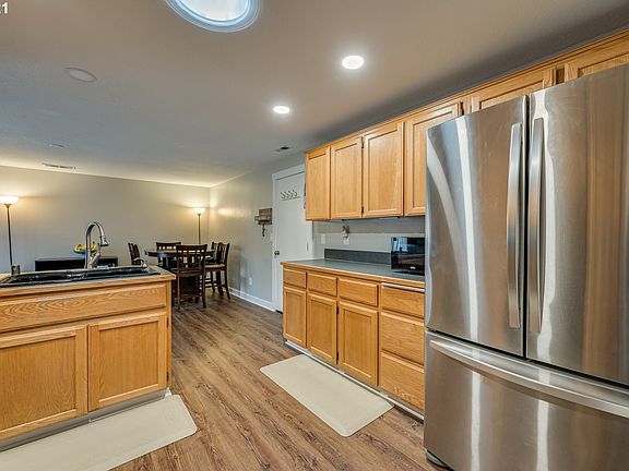 4th image of 9207 NE 136th Ave