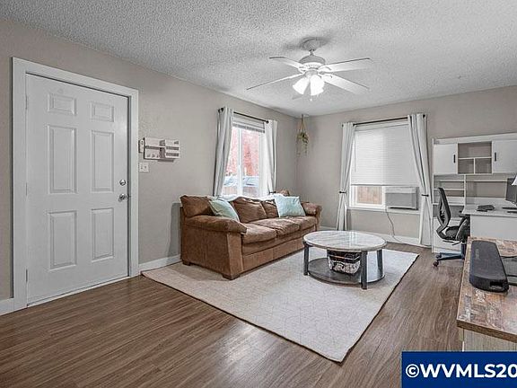 5th image of 704 Waverly Dr SE