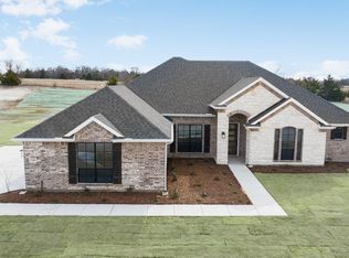 1080 Julian Dr, Van Alstyne, TX 75495