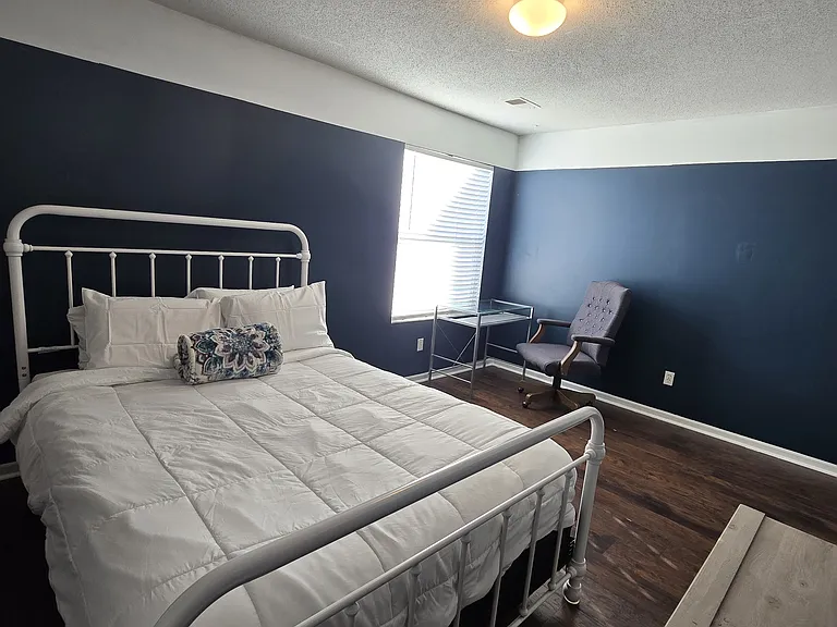5504 N Fairmount Ave — Photo 10