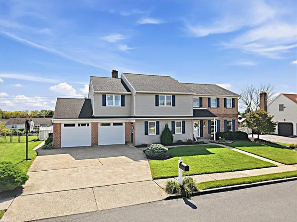 1920 Belleview Dr, Whitehall, PA 18052