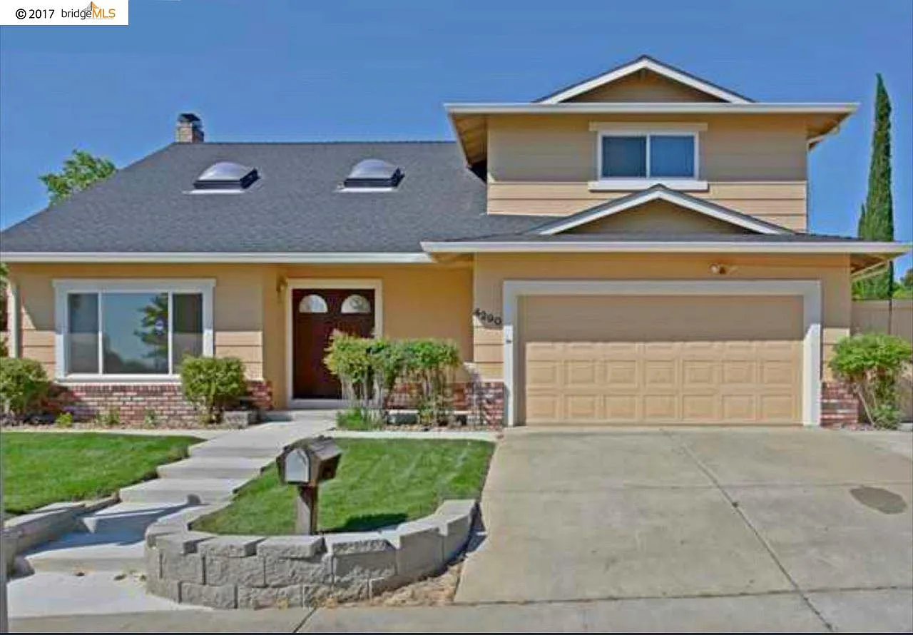 4290 Suzanne Dr photo 1