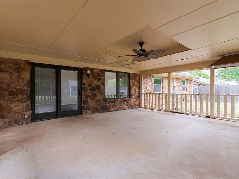 320 Elwood Dr — Photo 29