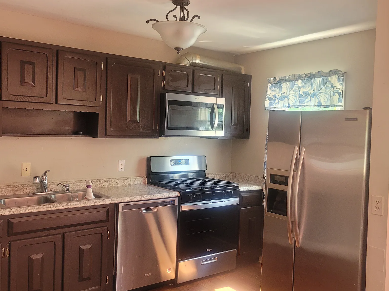 4 bed, 2.5 bath, 1600 sqft, $2,900 — Photo 3
