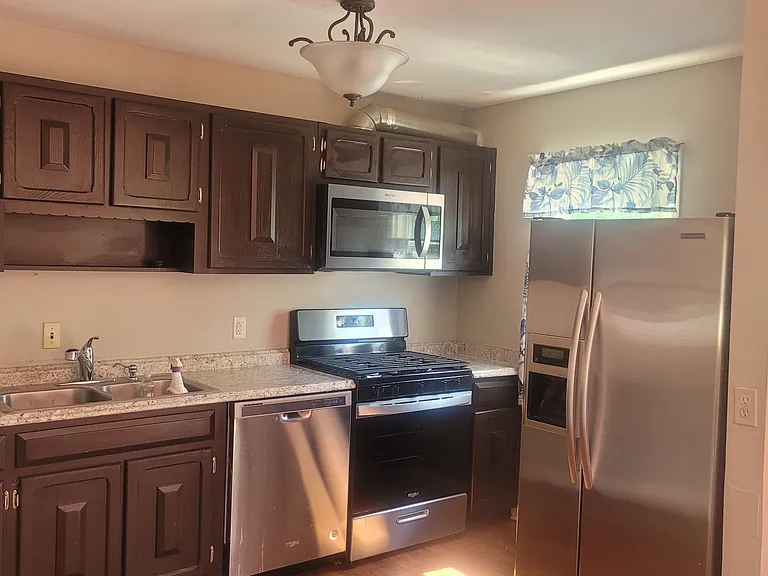 3807 Danbury Ct — Photo 3