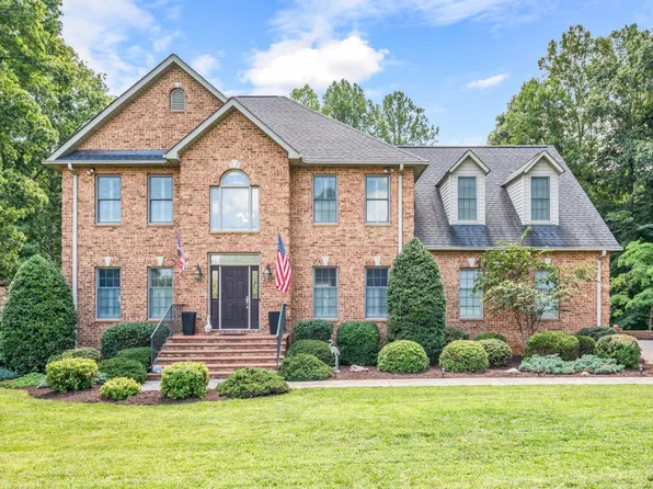 1095 Irvine Dr, Forest, VA 24551