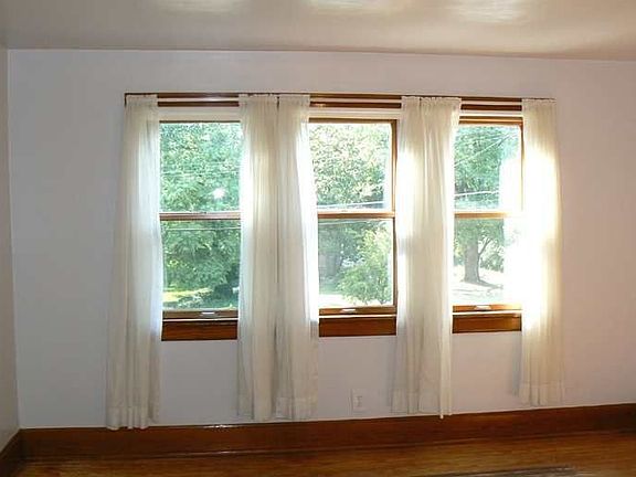 4th image of 6074 Oakwood Ave
