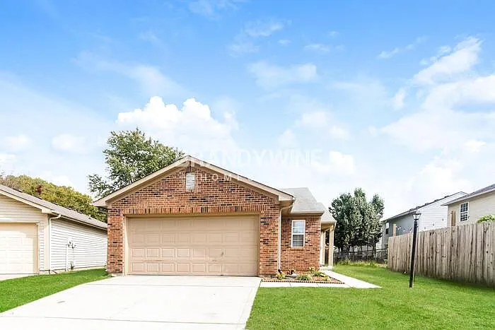 3 bed, 2.0 bath, 1207 sqft, $1,829 — Photo 2