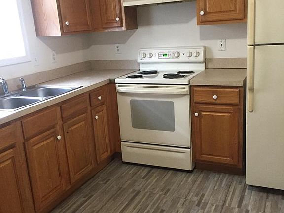 4th image of 915 Rose Hill Ave
