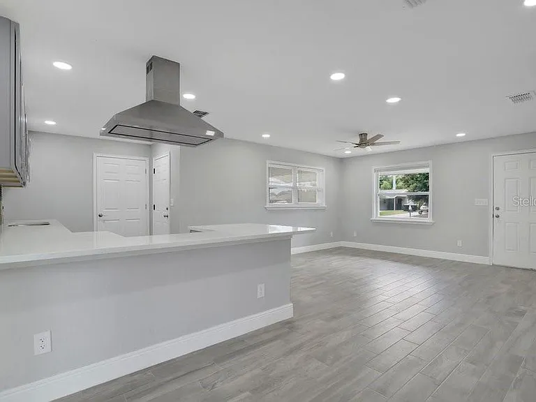 2115 Messina Ave — Photo 8