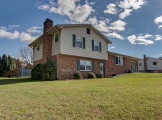 2605 Jackson Dr, Salem, VA 24153