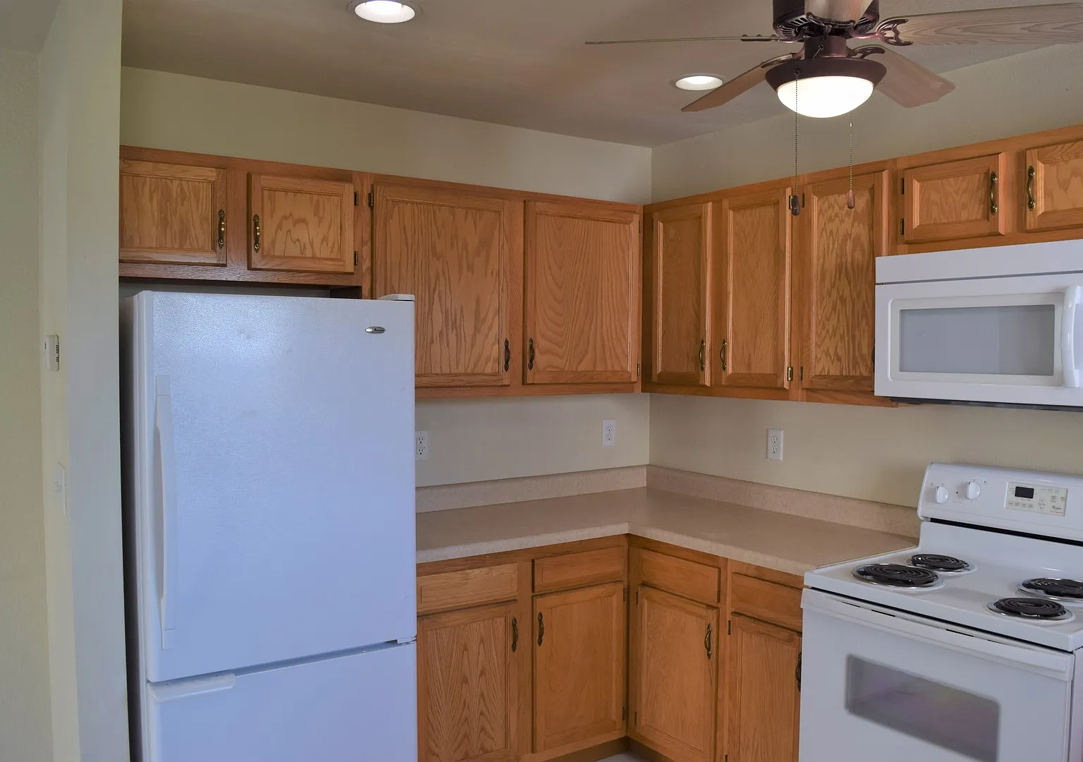 16860 B Huntington Ln — Photo 4