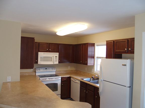5th image of 211 Ross St