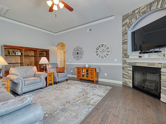 3rd image of 205 Creekside Farms Way