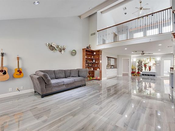 3rd image of 15319 La Mancha Dr