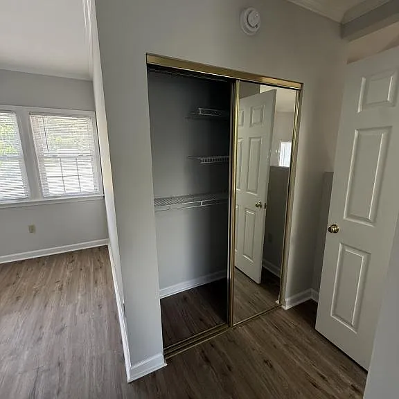 110 E Main St — Photo 10