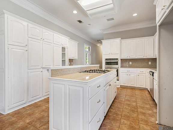 5th image of 15271 Ryan Ave