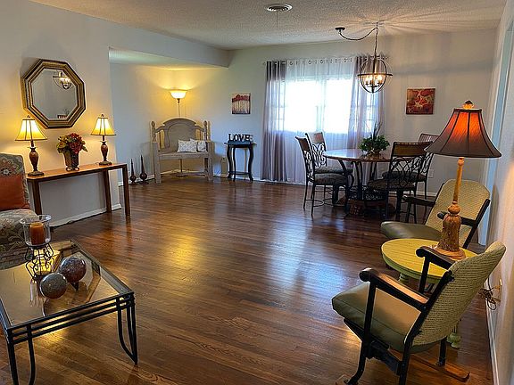 Open Concept Living /Dining 