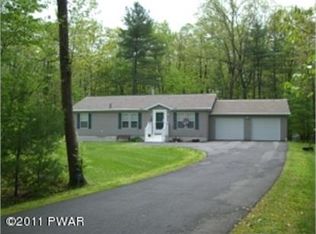 62 Aspen Ridge Dr, Hawley, PA 18428