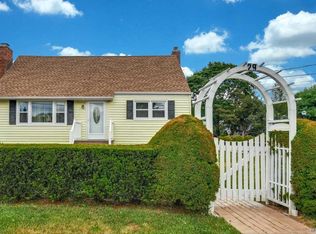 29 Grange St, Huntington, NY 11743