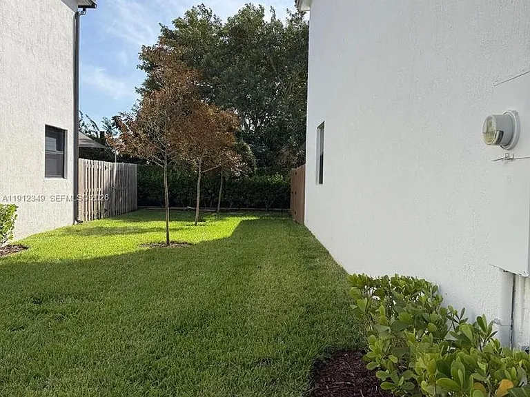 13150 SW 233rd St #13150 — Photo 8