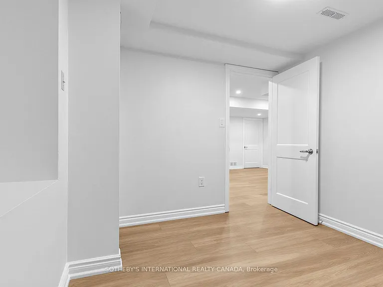 11 Valley Centre Dr #BASEMENT — Photo 32