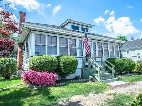 1206 W Main Rd, Middletown, RI 02842