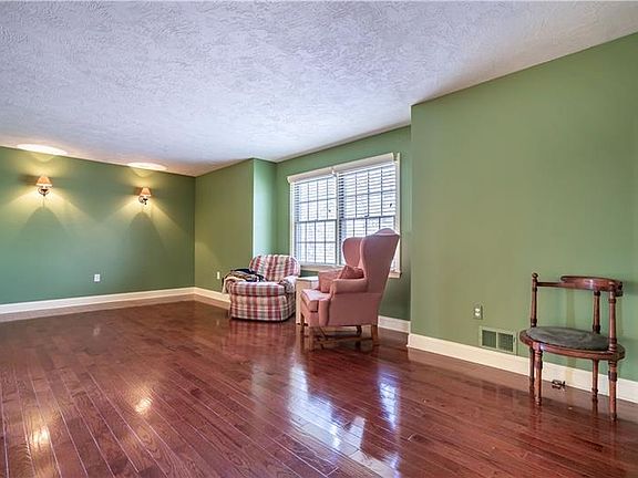 4th image of 4034 Irene St