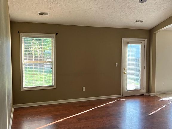 5th image of 3016 Long Branch Ln
