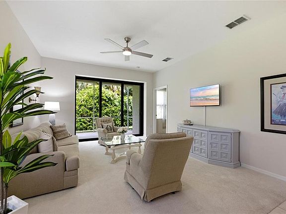 5th image of 7685 Meadow Lakes DR #1301