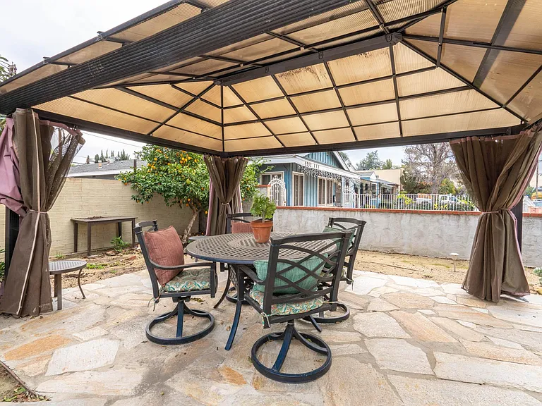 6240 Cahuenga Blvd — Photo 22