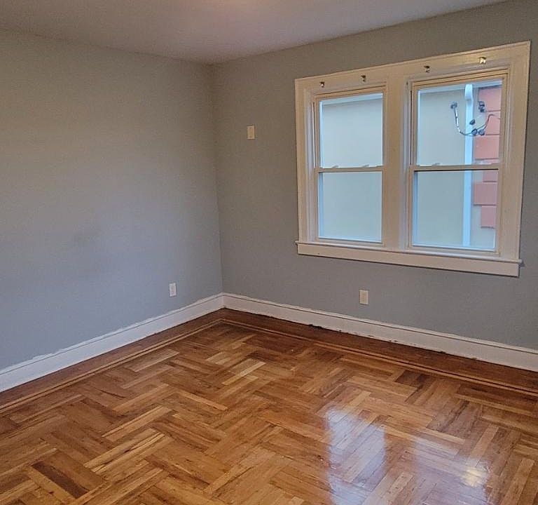 1st image of 1010 E 241st St