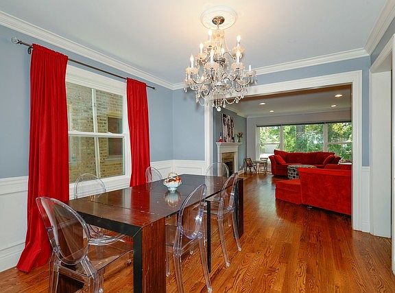 3rd image of 2528 W Jarvis Ave
