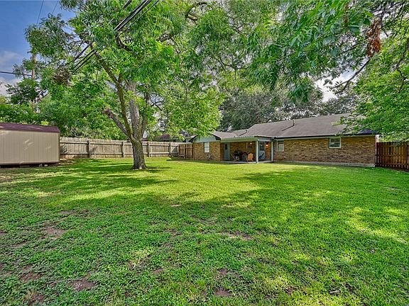 5th image of 2412 Airline Dr