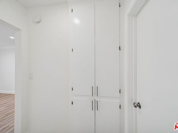 4th image of 1215 N Hayworth Ave #104