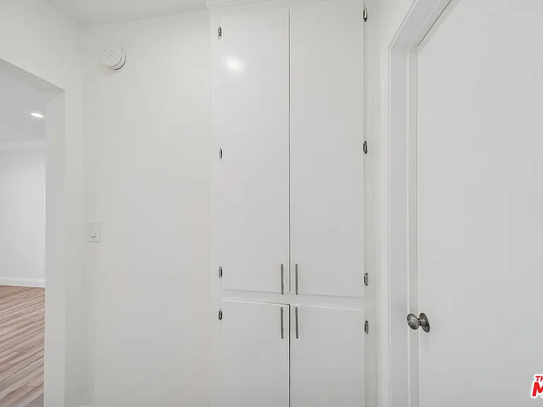 1215 N Hayworth Ave #104 — Photo 8