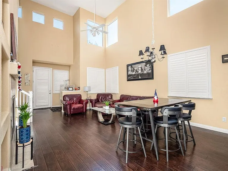 634 W Edinburgh Ln — Photo 12