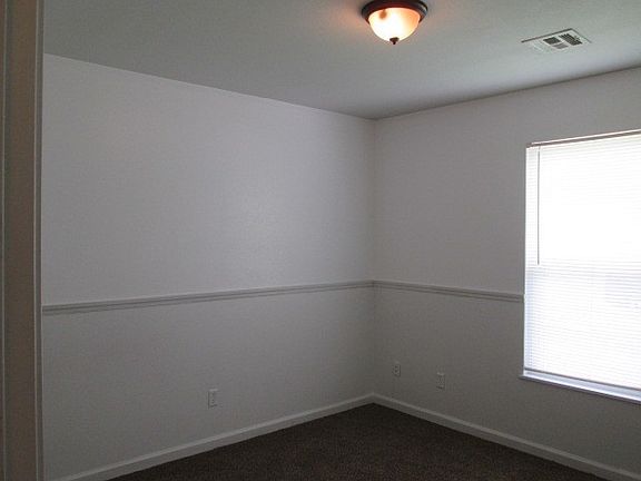 4th image of 1422 Dean Ave