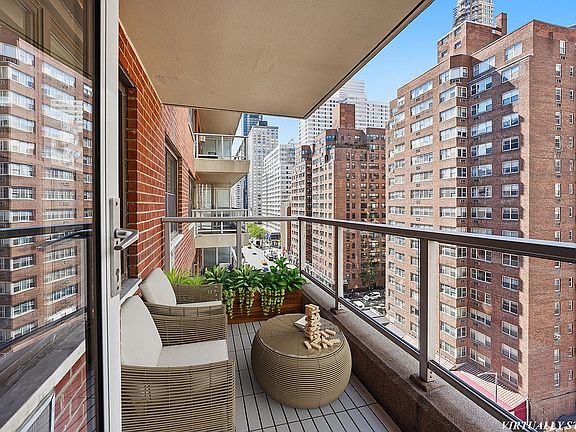 3rd image of 300 E 71st St APT 10M