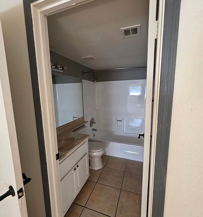 1st image of 4416 N 35th Ave #2X2C