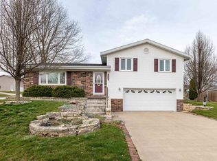 3555 Keymeer Dr, Dubuque, IA 52002