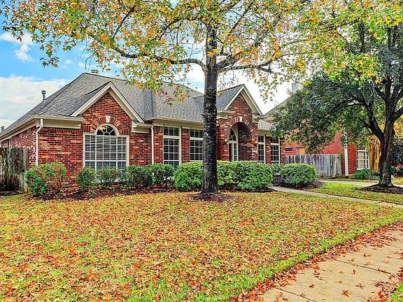 Located on a quiet cul-de-sac street near shopping and Brookwood Elementary.  New roof!