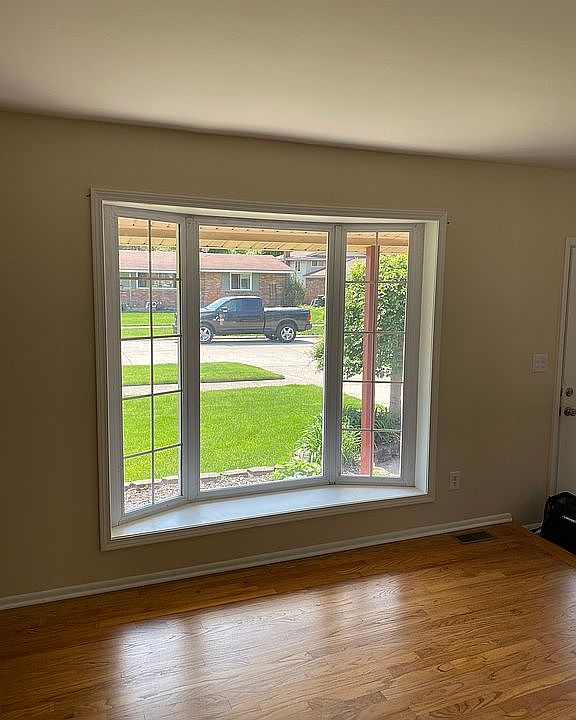 2nd image of 2263 Minerva St