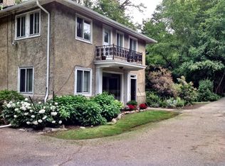 1555 Oxford Rd, Bloomfield, MI 48304